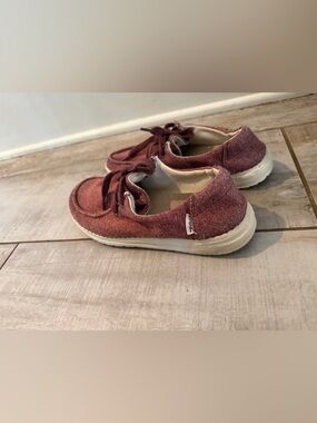 Hey Dudes Women’s Wendy Burgundy Size 7